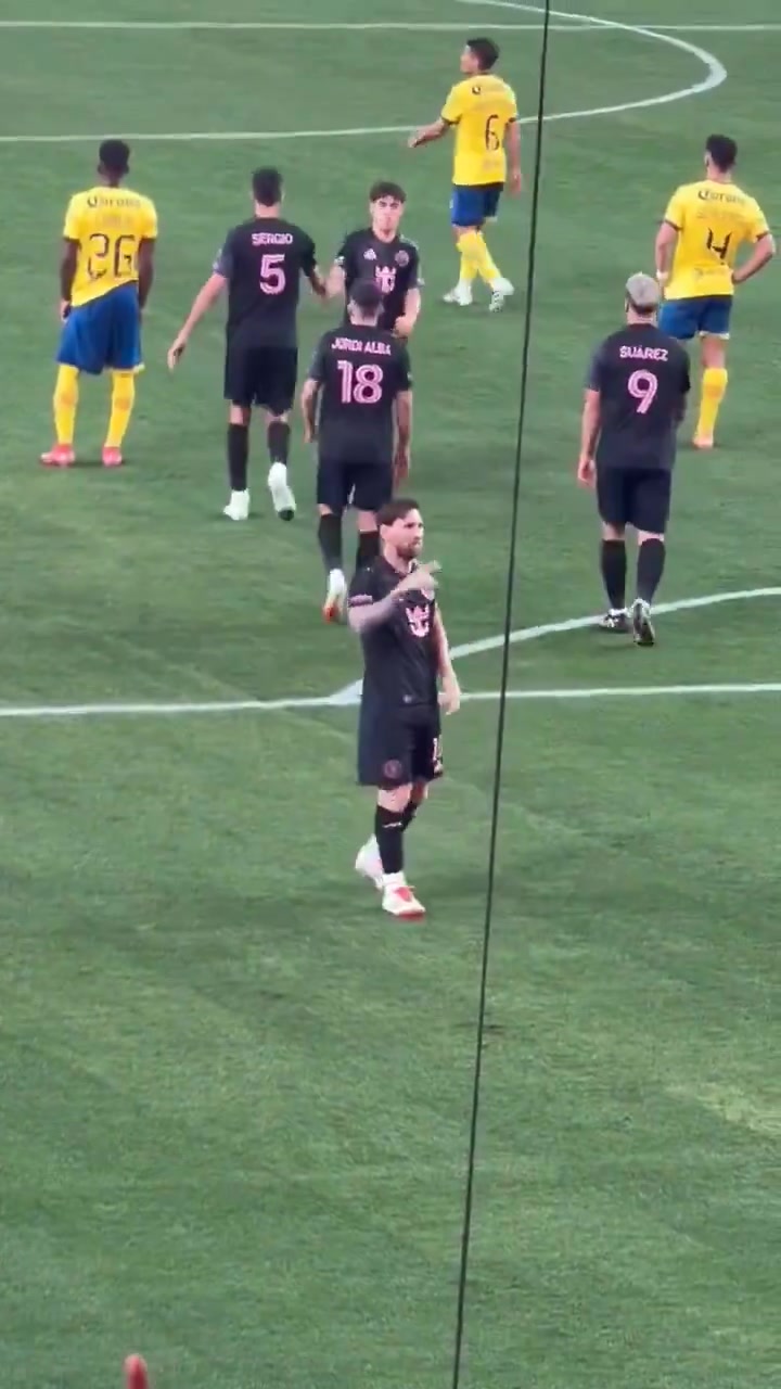 DG视讯官网平台阿媒：墨西哥球迷开场骂梅西，梅西破门做手势‘我三颗星，你呢’