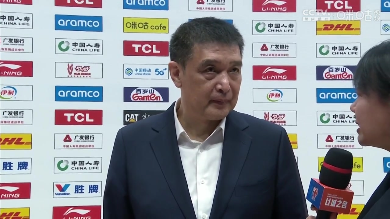 DB电子官网闵鹿蕾：进攻端萨林杰&张帆都站了出来 最后攻联防还是比较果断