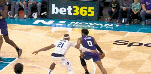 DB视讯官方登录入口听说想交易我?加福德半场8中7爆砍21分7板3帽 对位的马威1分4犯