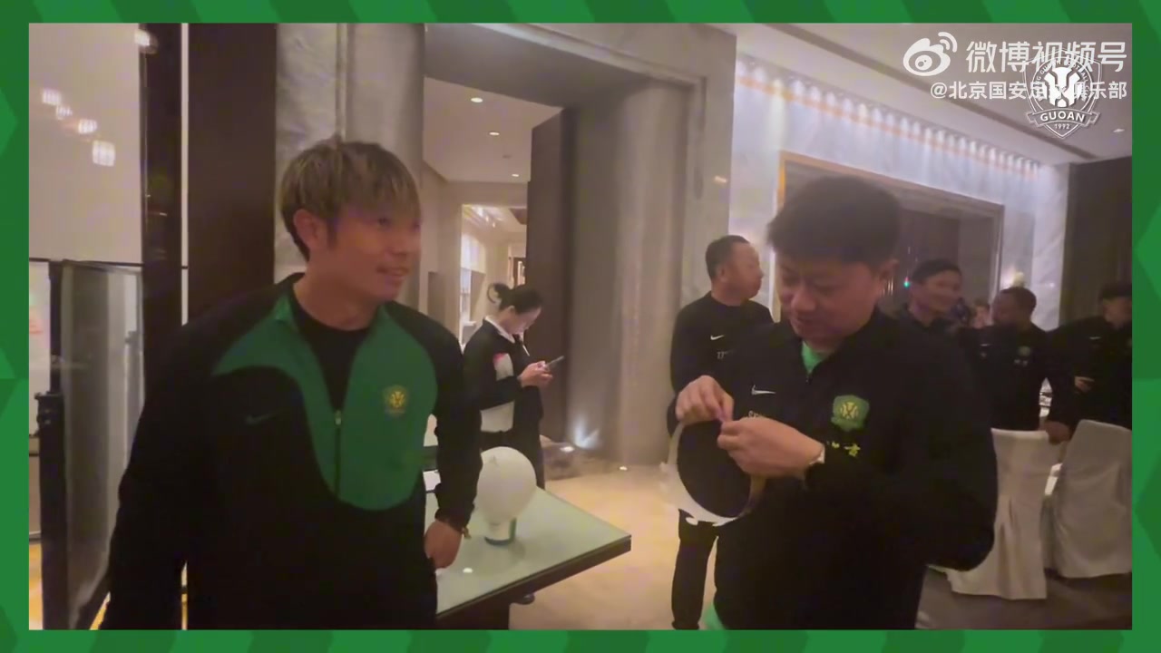 DB真人旗舰头戴👑，唱起生日歌，今日寿星的愿望是什么？🤔