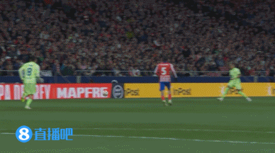 DB视讯官网没有红牌！AZP背后放倒拉菲尼亚染黄，VAR介入后维持原判