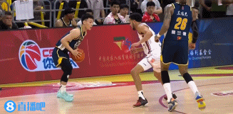 DB视讯官方登录入口发带都扣飞了🤯莫兰德霸王步直冲篮筐 隔着王哲林单臂暴扣