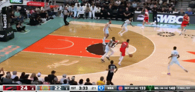 DB真人旗舰😮今天要爆！巴特尔追身三分再进！个人首节三分7中6轰18分了！