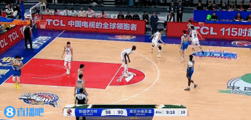 DB电子官网赵睿:膝盖部位还没有消肿 现在还打不了 我也想打但是运气不好